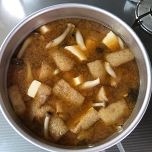 豆腐と里芋しめじ味噌汁
